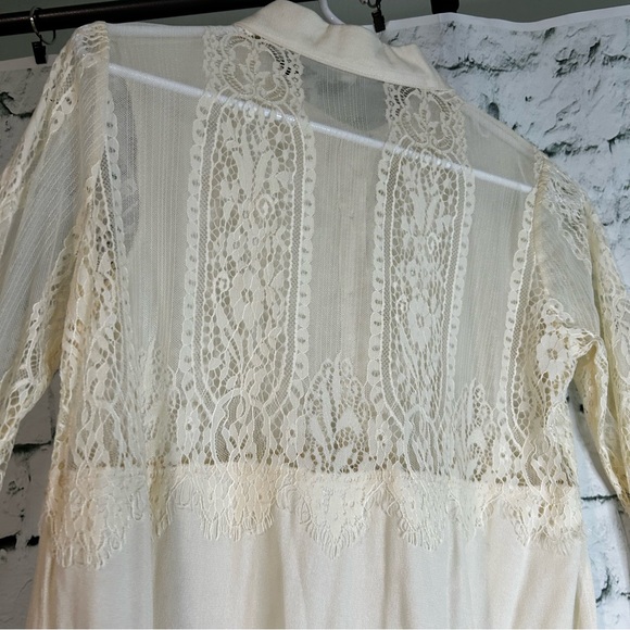 Coco + Jaimeson Button Down Long Sleeve Top - Picture 8 of 10